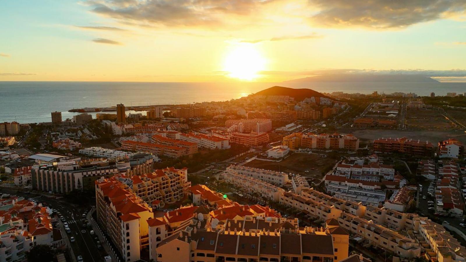 Spacious 3-Bedroom Duplex Apartment With Heated Pool & Ocean View In Los Cristianos, Arona Dış mekan fotoğraf