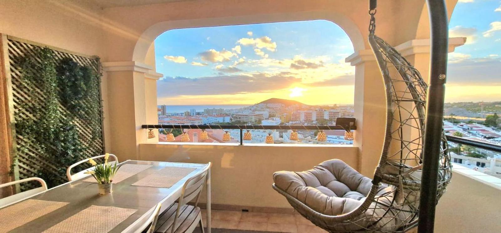 Spacious 3-Bedroom Duplex Apartment With Heated Pool & Ocean View In Los Cristianos, Arona Dış mekan fotoğraf